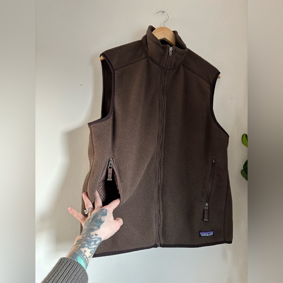 Patagonia Synchilla Fleece Vest in Chocolate Brown - Picture 3 of 6